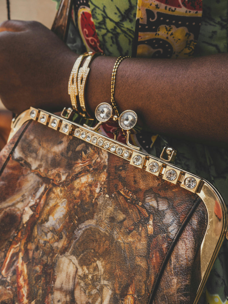 ORIGEN DE LOS BOLSOS PARA MUJER
